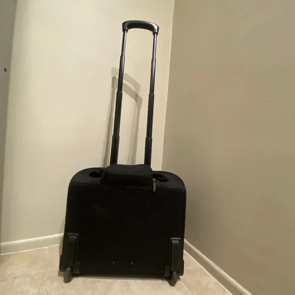 Black Laptop Bag with Durable Fabric and Multiple Compartments